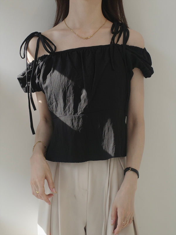 ribbon strap puff shoulder tops / black