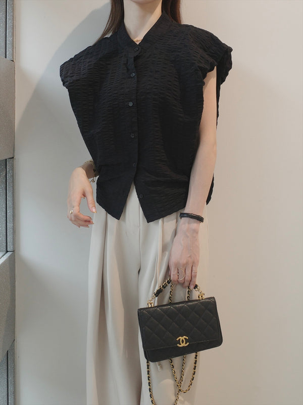 seersucker puff shoulder blouse / black