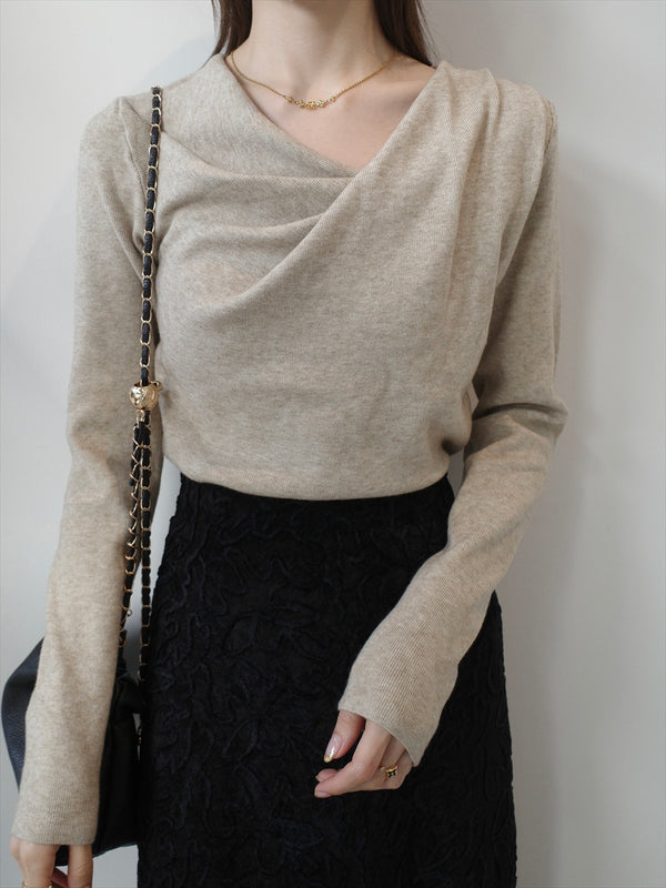 twist v neck design knit / beige